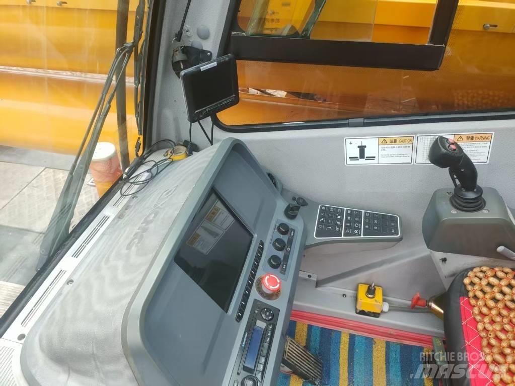 XCMG XCT 130 Univerzální terénní jeřáby