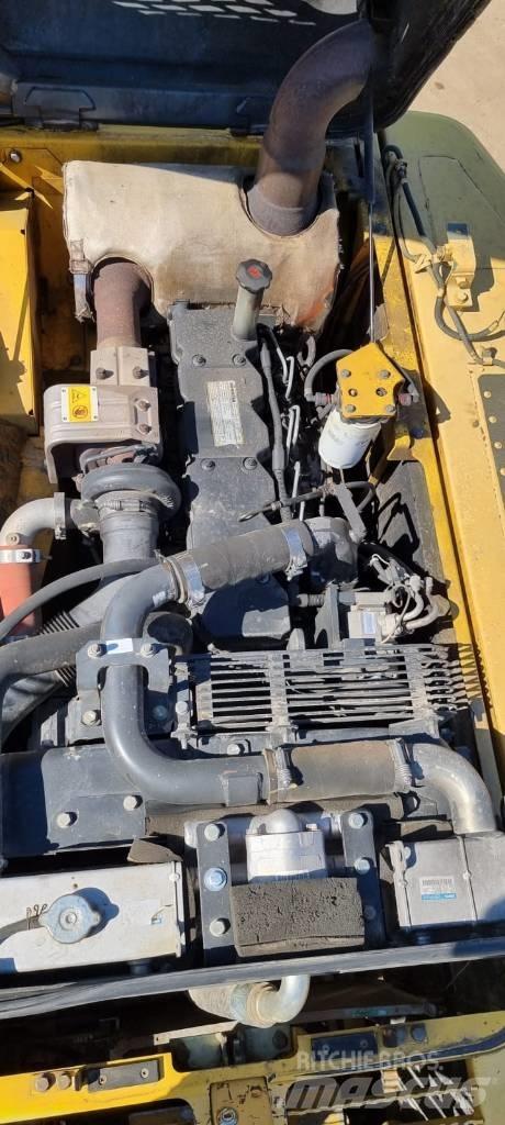 Komatsu PC 210-8 Pásová rýpadla