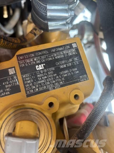 CAT 906 Kolové nakladače