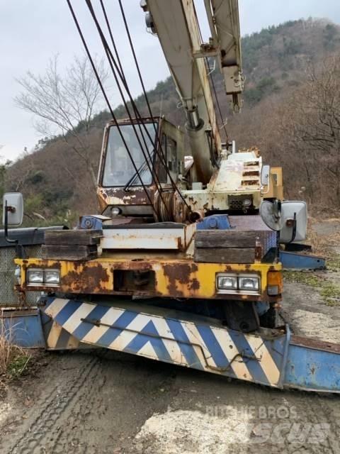 Tadano TR250M-4 Jeřáby pro těžký terén