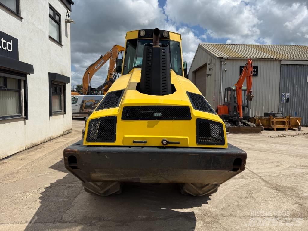 Bomag 213 DH-4i Tahačové válce