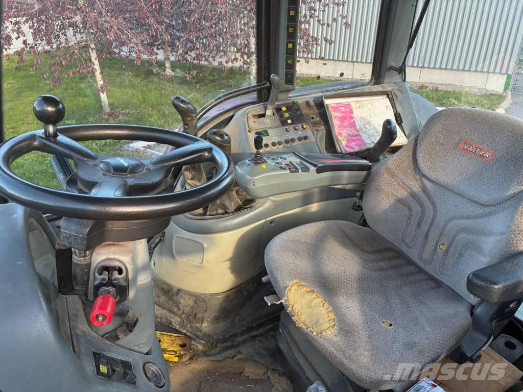 Valtra Traktor T 140 Traktory