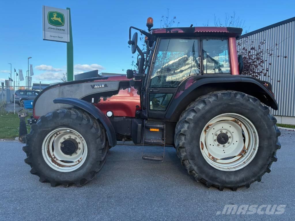 Valtra Traktor T 140 Traktory