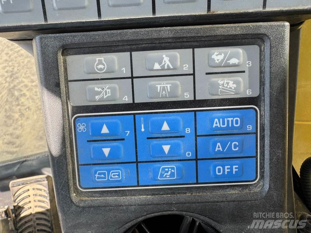 Komatsu PW180-11 Kolová rýpadla