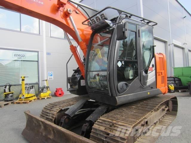 Hitachi ZX 135 Pásová rýpadla