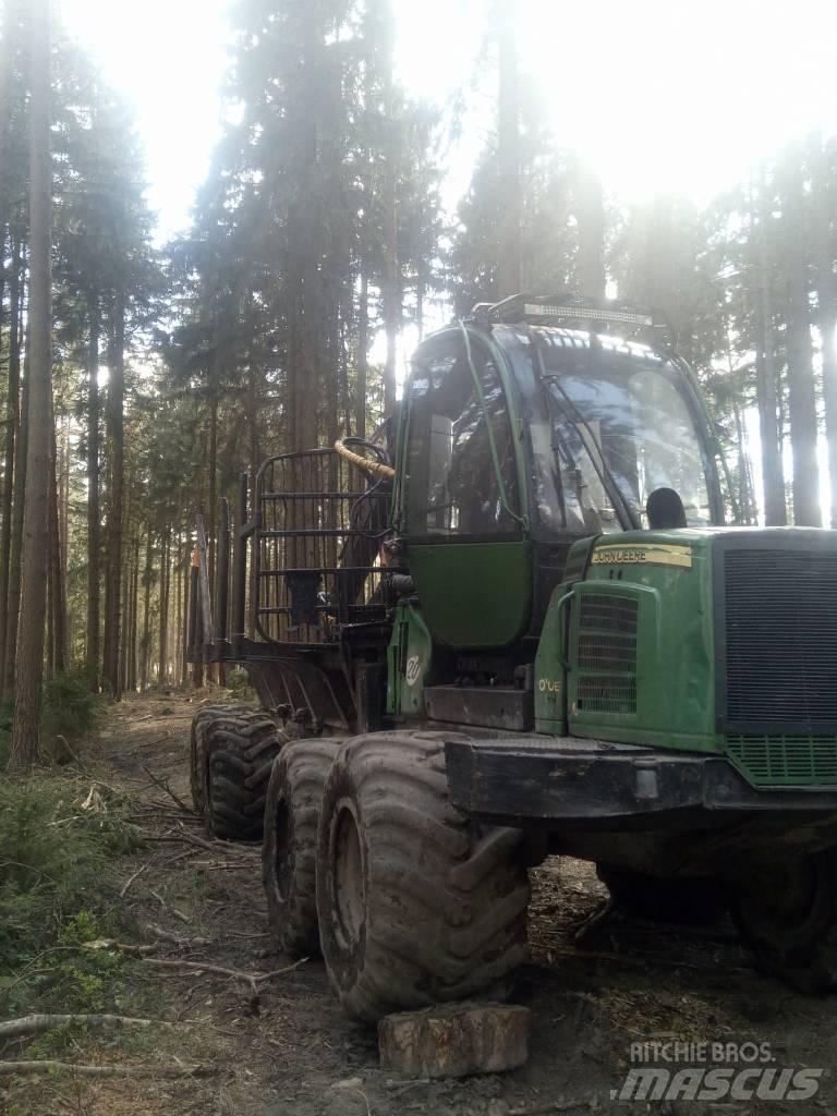 John Deere 1010 E Vyvážecí traktory