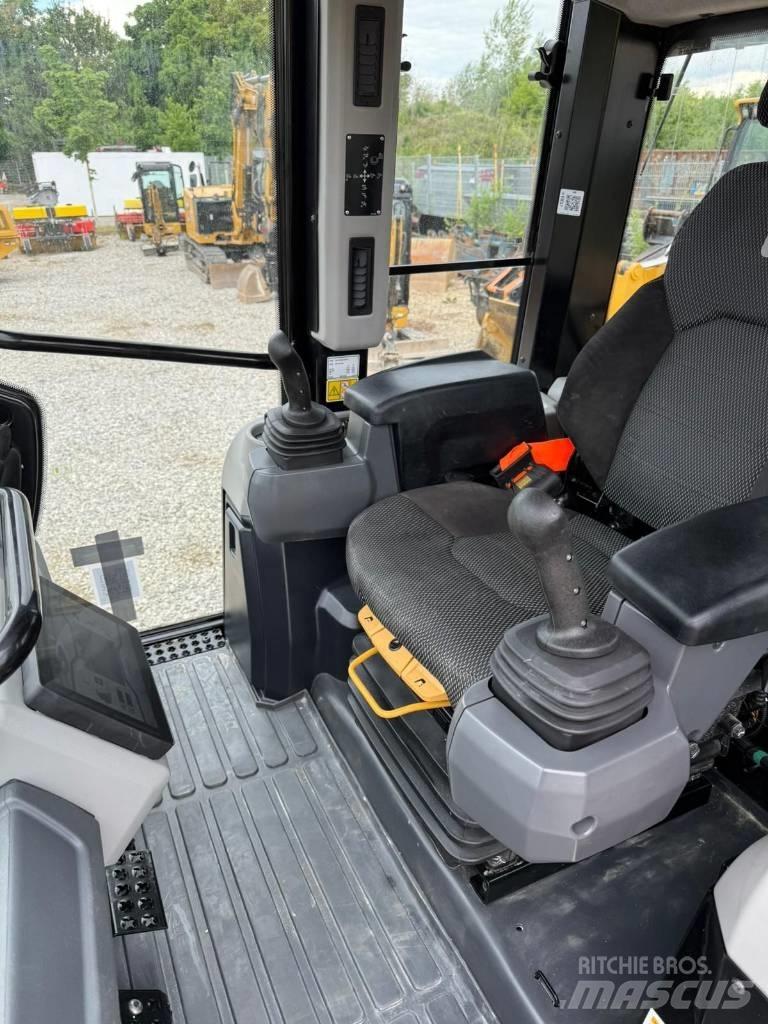 CAT 953 - 12 Pásové nakladače