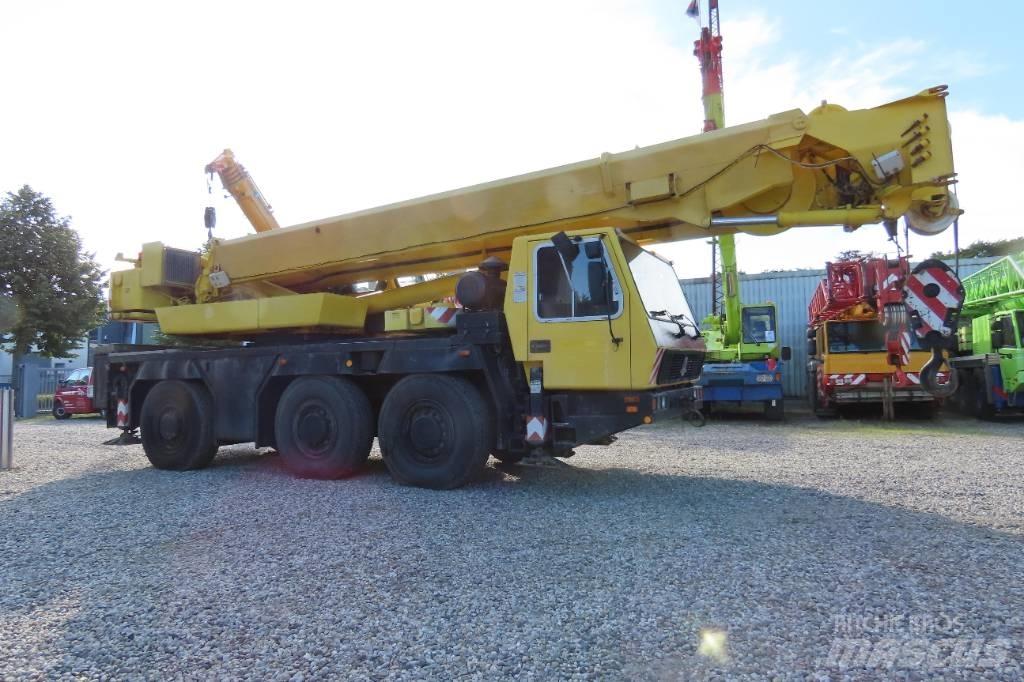 Grove GMK 3050 Univerzální terénní jeřáby
