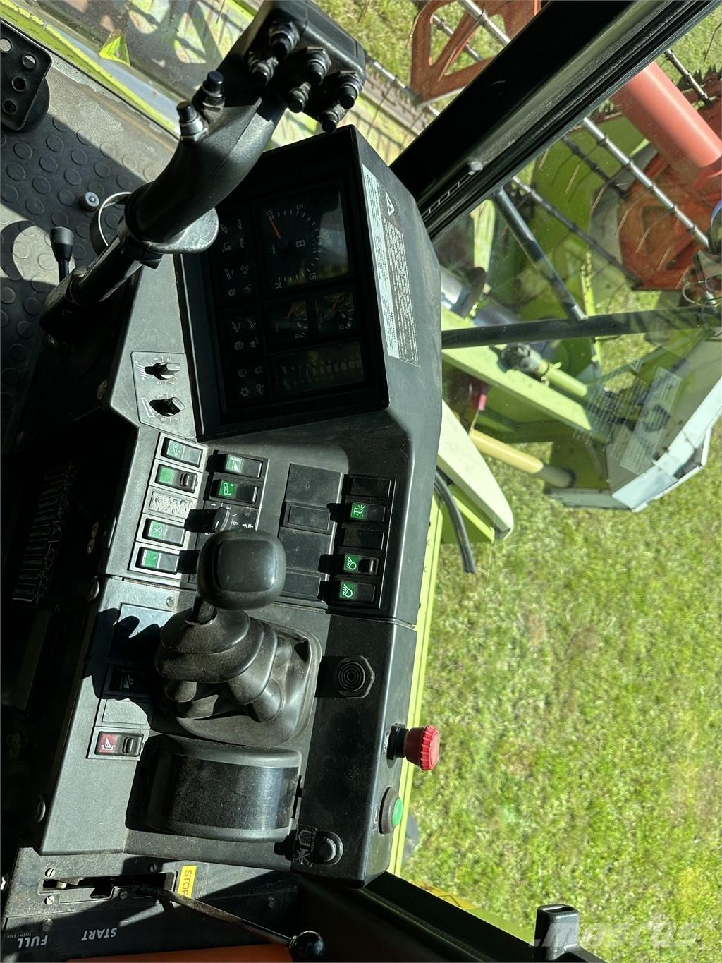 CLAAS Mega 208 Sklízecí mlátičky
