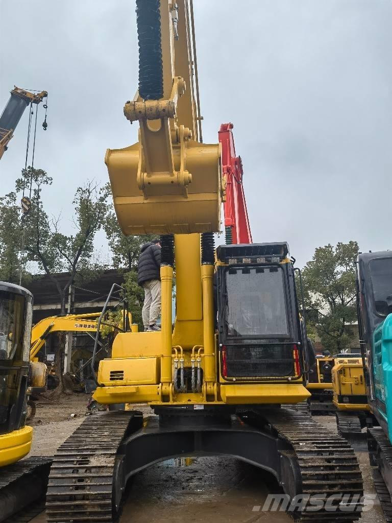 Komatsu PC 220-8 Pásová rýpadla