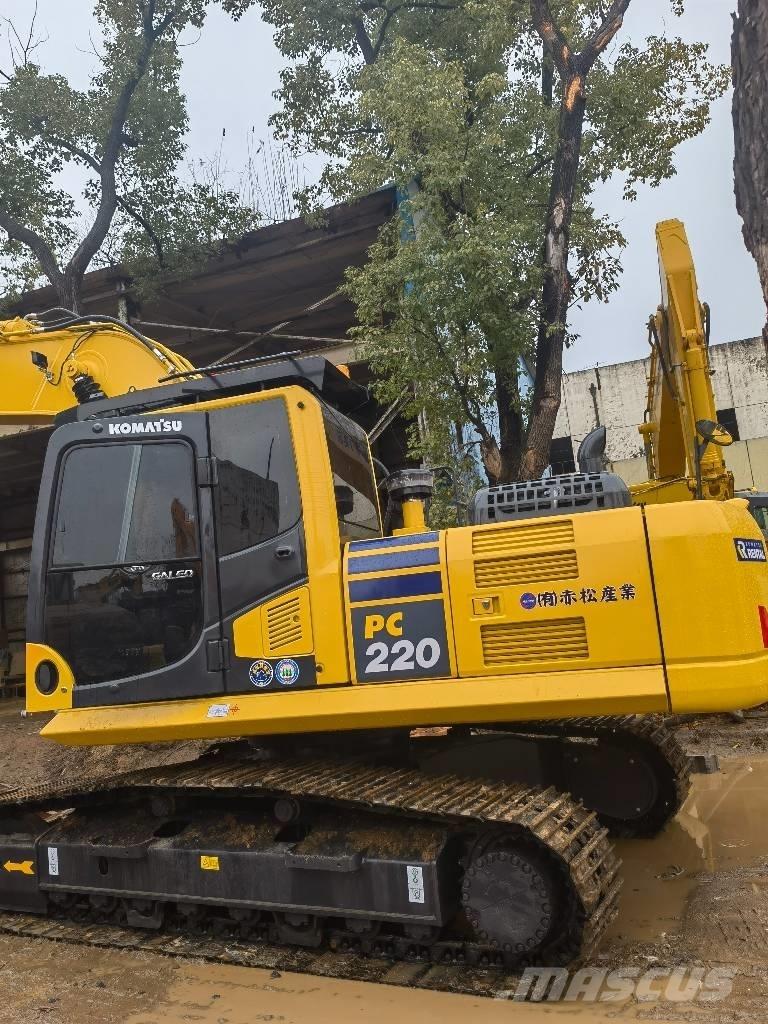 Komatsu PC 220-8 Pásová rýpadla