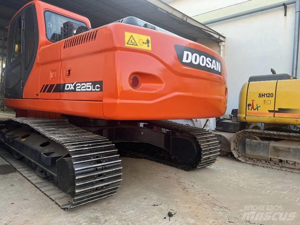 Doosan DX225LC Pásová rýpadla