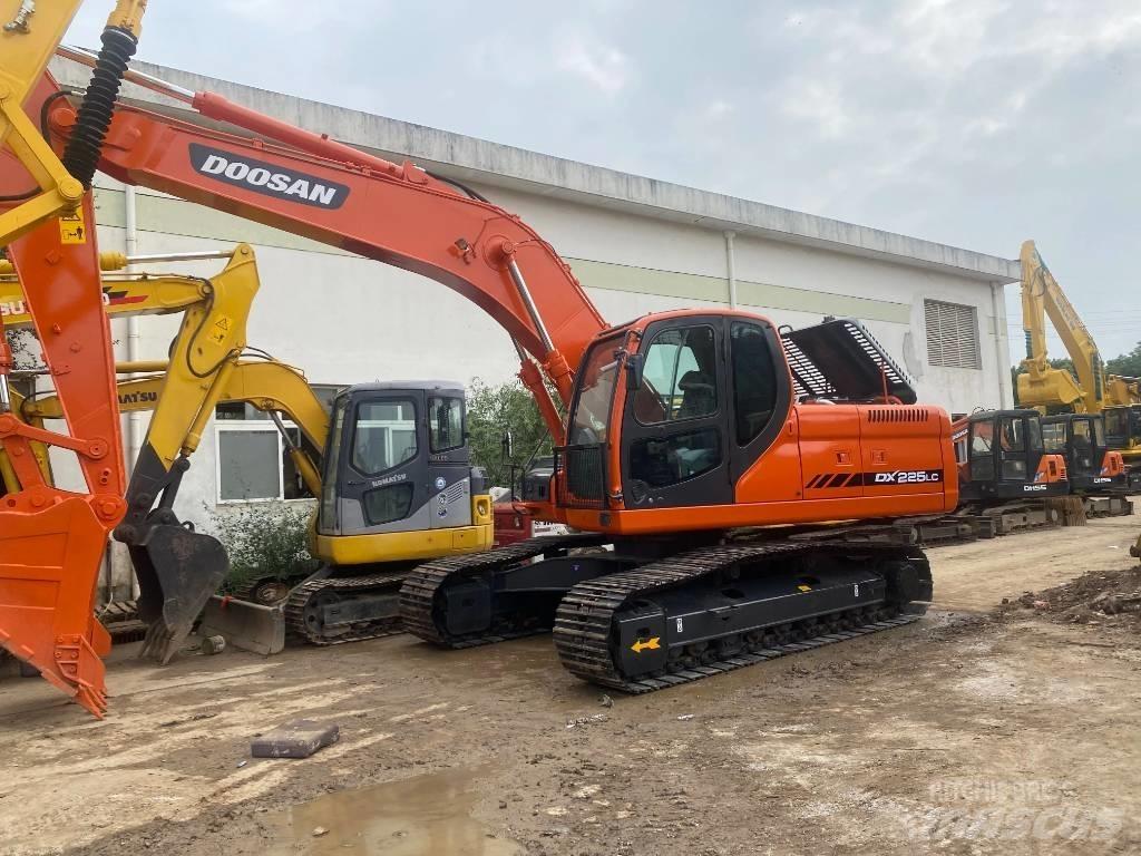 Doosan DX225LC Pásová rýpadla