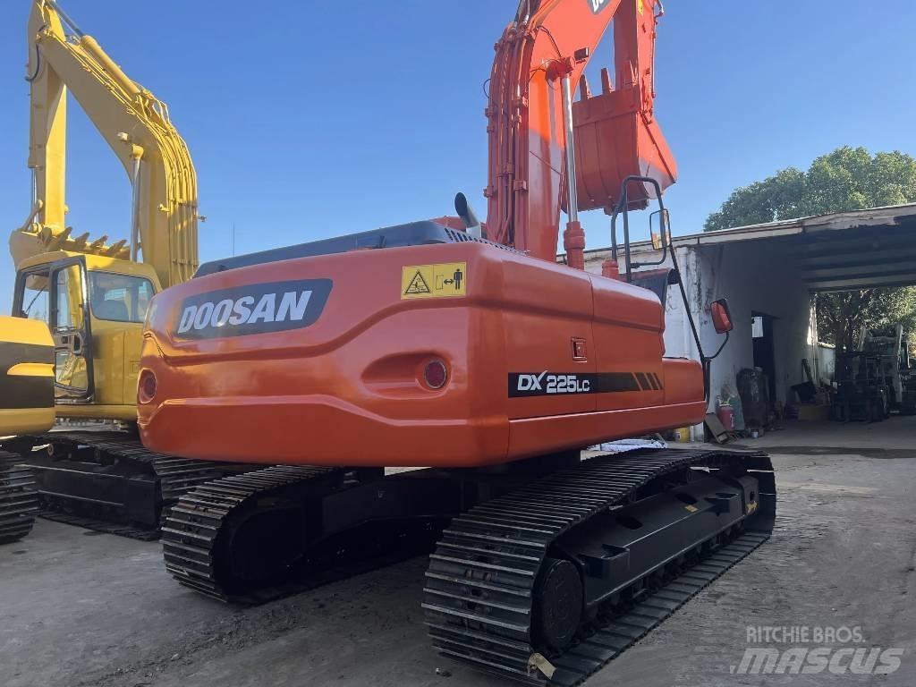 Doosan DX225LC Pásová rýpadla
