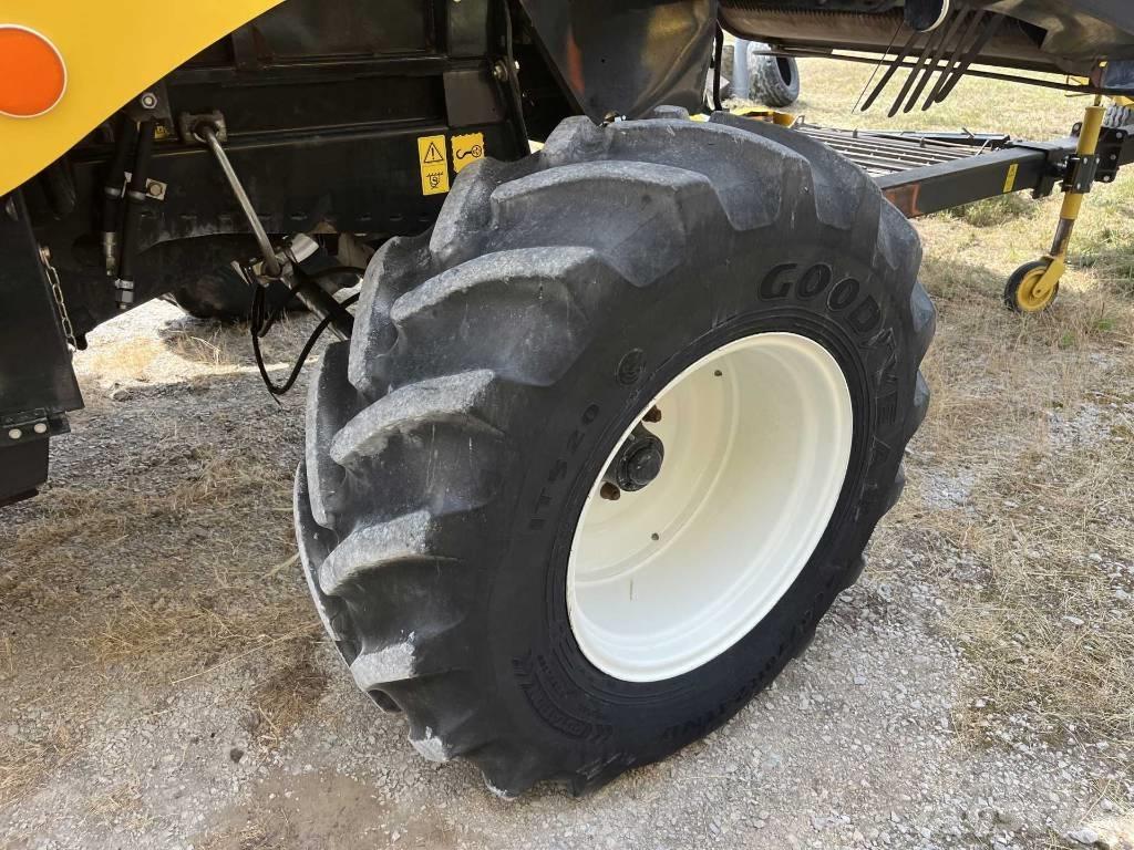 New Holland CSX 7080 Sklízecí mlátičky