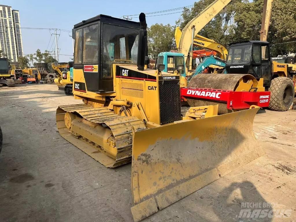 CAT D 5 C Pásové dozery