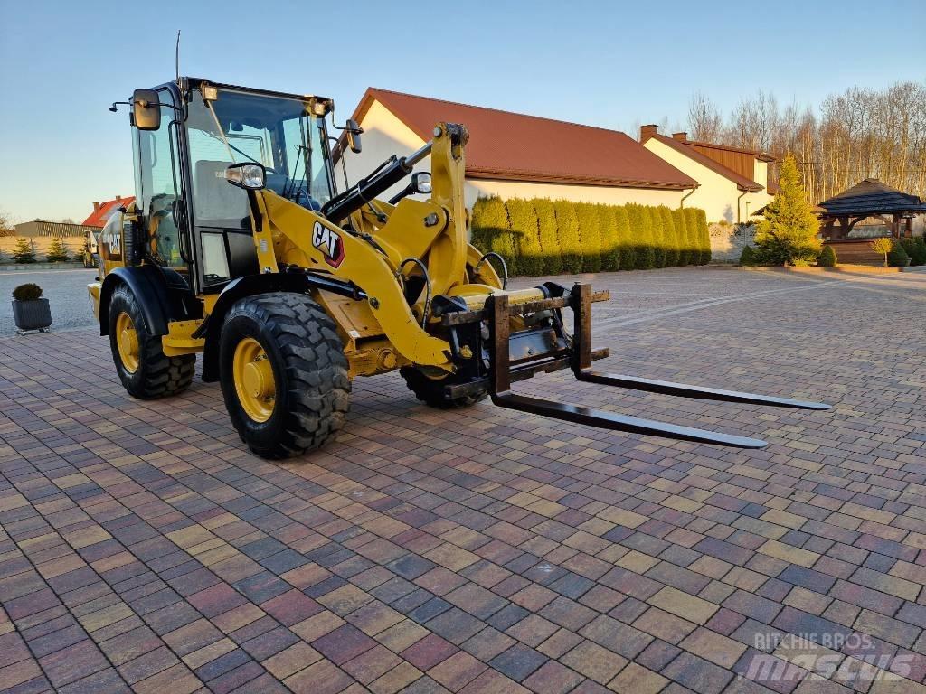 CAT 906 M Kolové nakladače