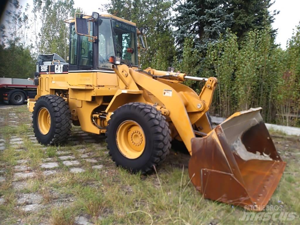 CAT 928F Kolové nakladače