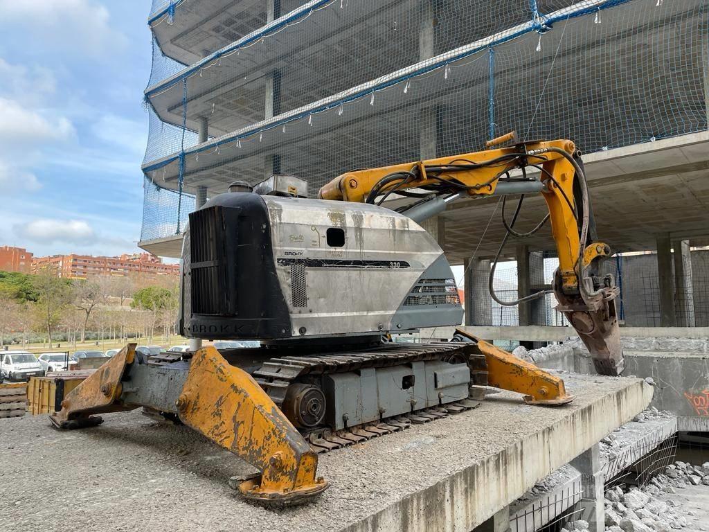 Brokk 330 Diesel Demoliční rýpadla