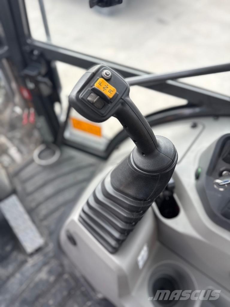 CASE 695 / 218 hours !!! Rýpadlo-nakladače