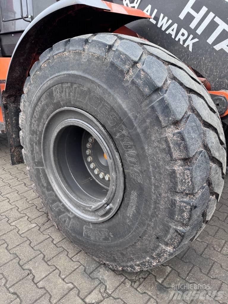 Hitachi ZW 220-7 Kolové nakladače