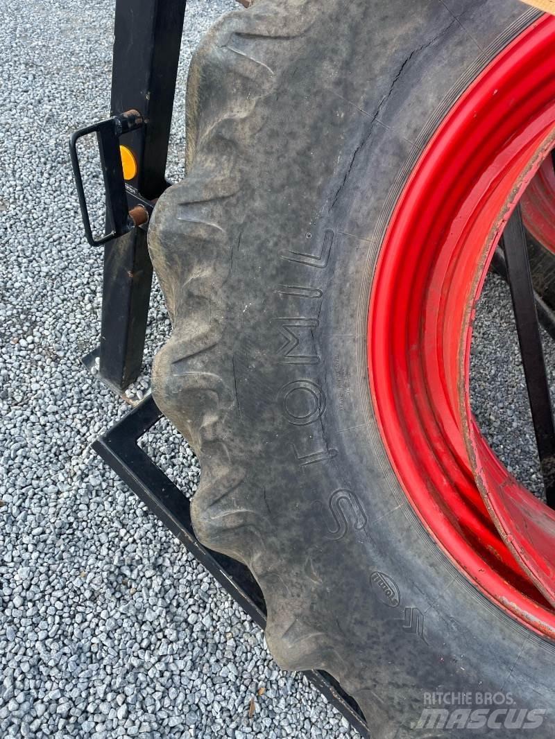 Stomil 20.8 R 38 Pneumatiky, kola a ráfky