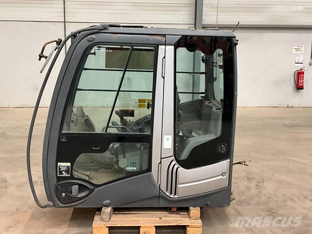 Hitachi ZX 210-3 Kabiny a interiér
