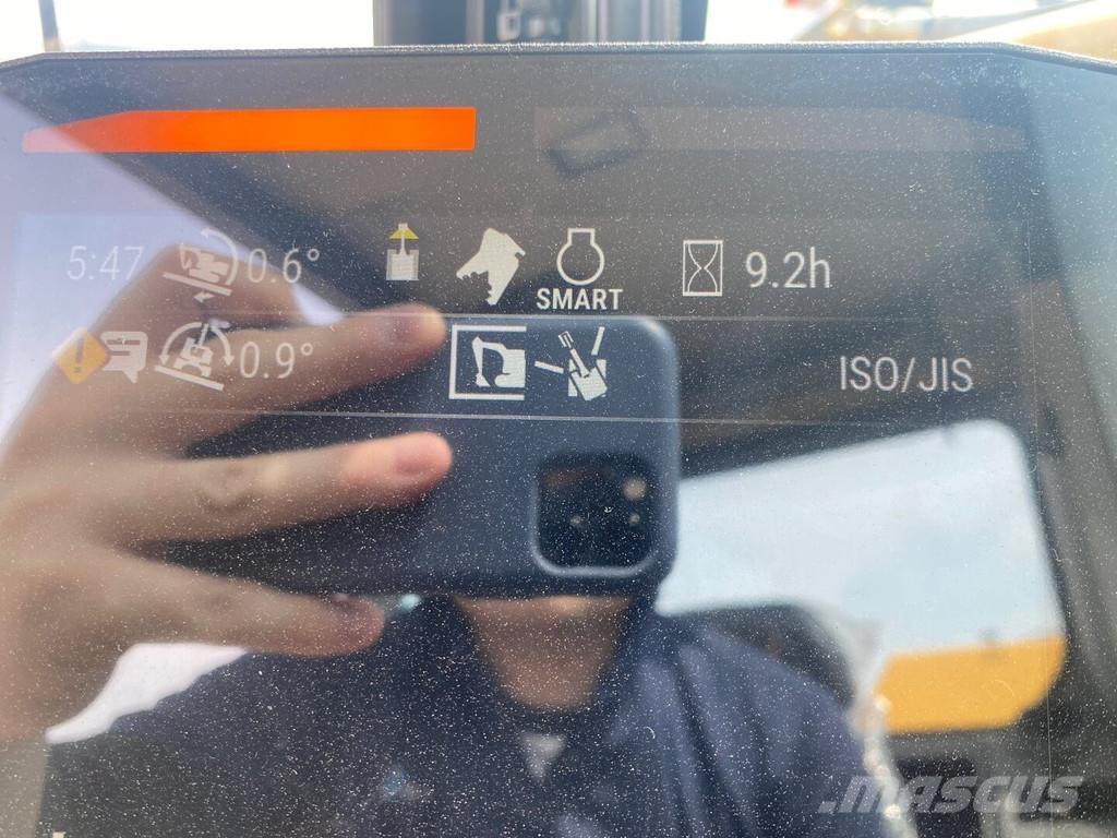 CAT 352 UHD Pásová rýpadla