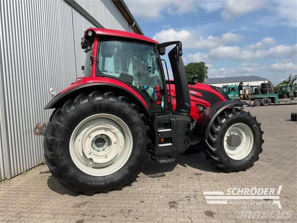 Valtra T 235 A Traktory