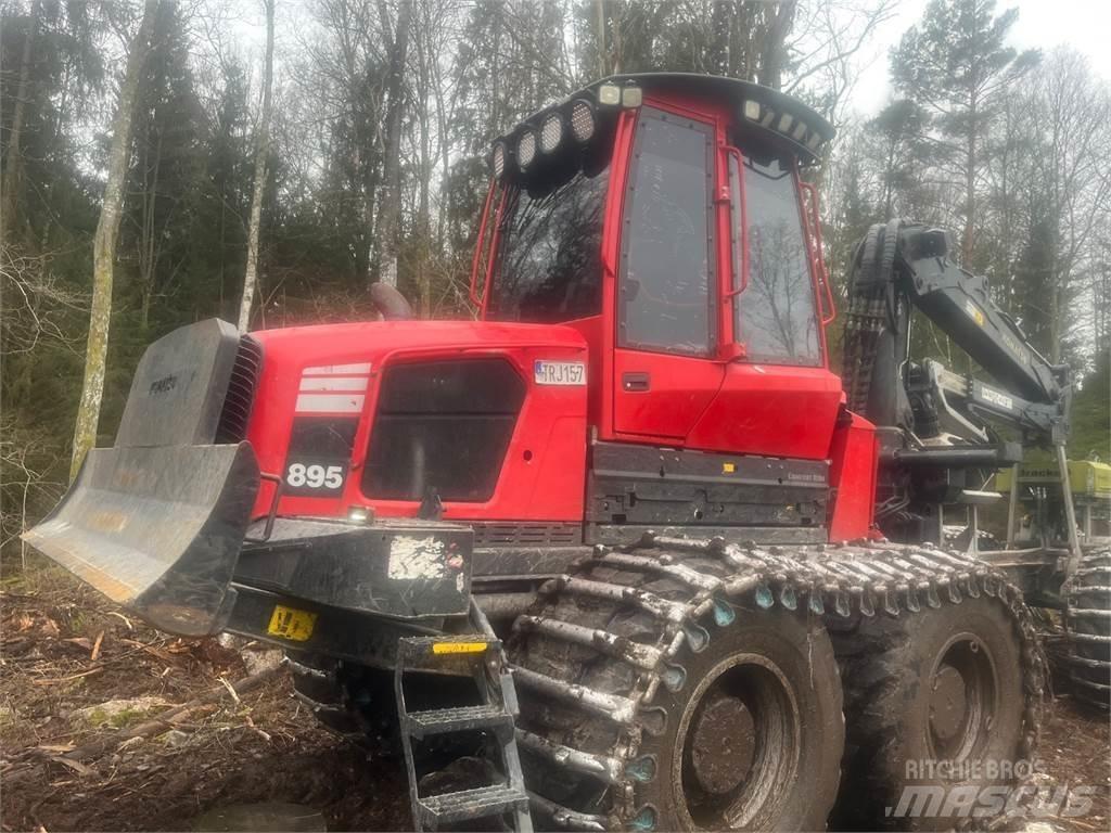 Komatsu 895 Vyvážecí traktory