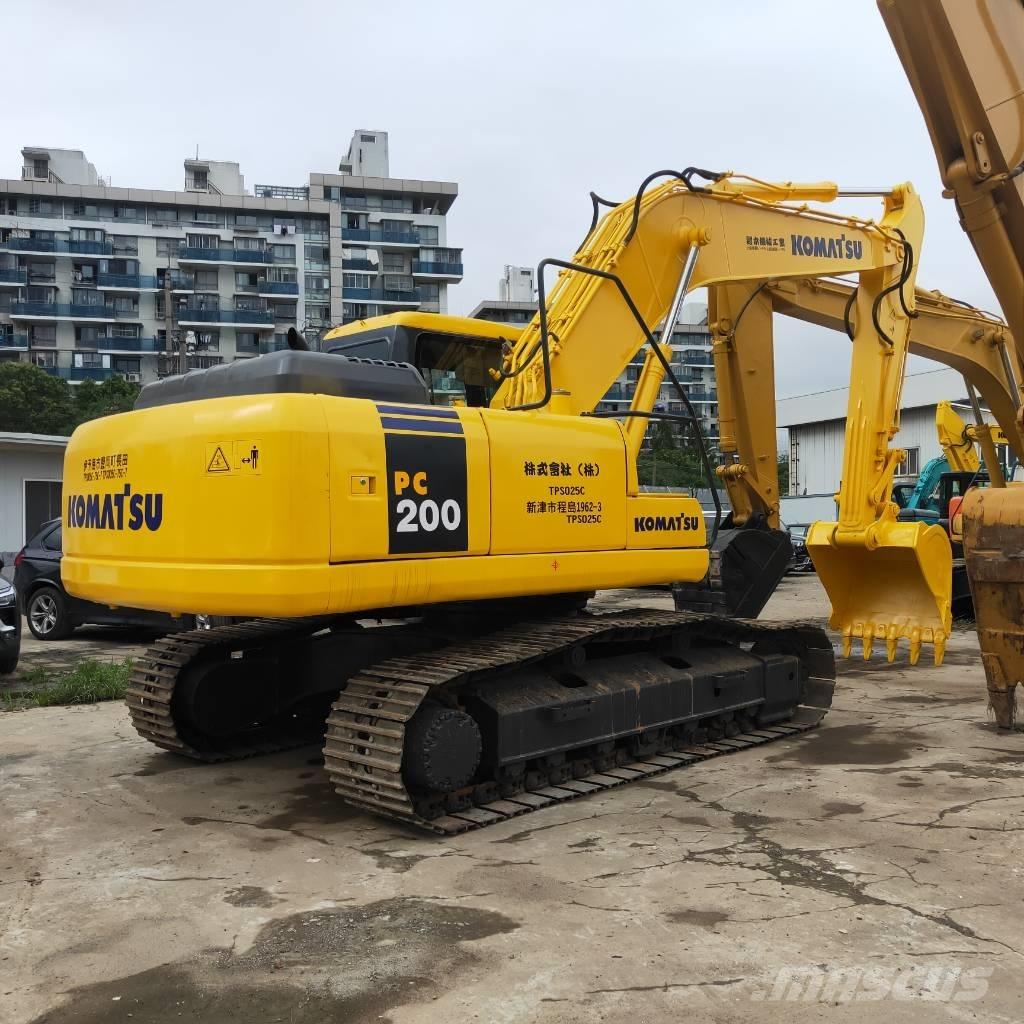 Komatsu PC200-7 Pásová rýpadla