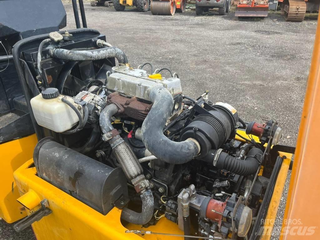 JCB VMT 260-120 Tandemové válce