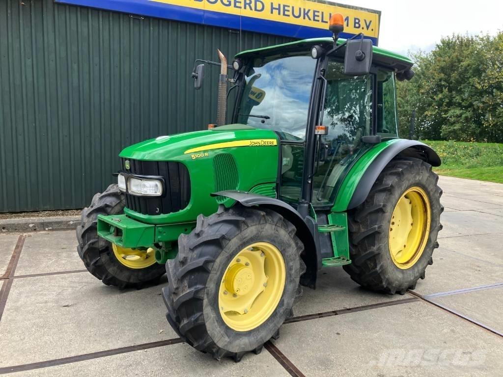 John Deere 5100 R Traktory
