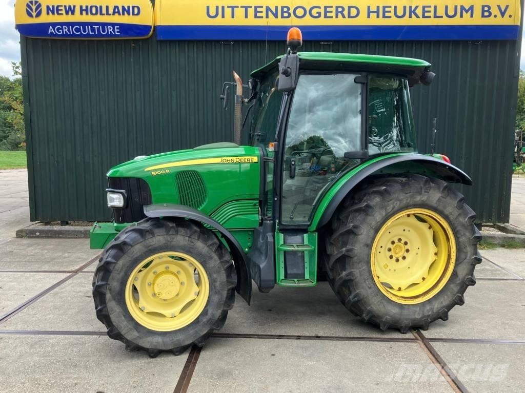 John Deere 5100 R Traktory