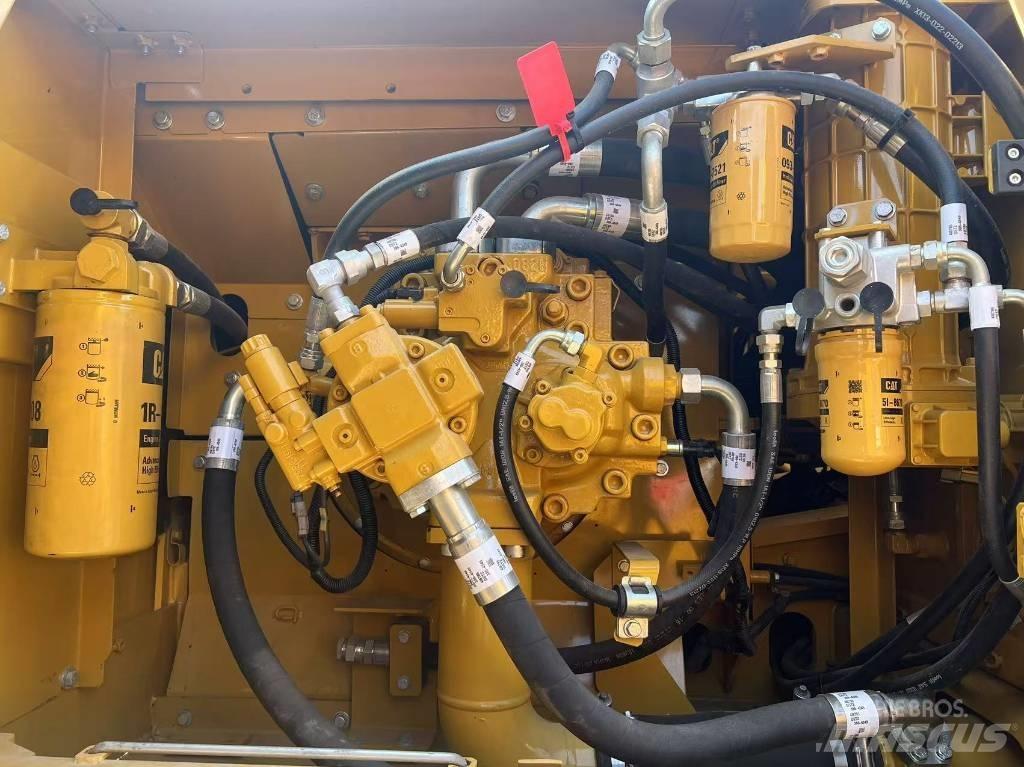 CAT 330 D Pásová rýpadla