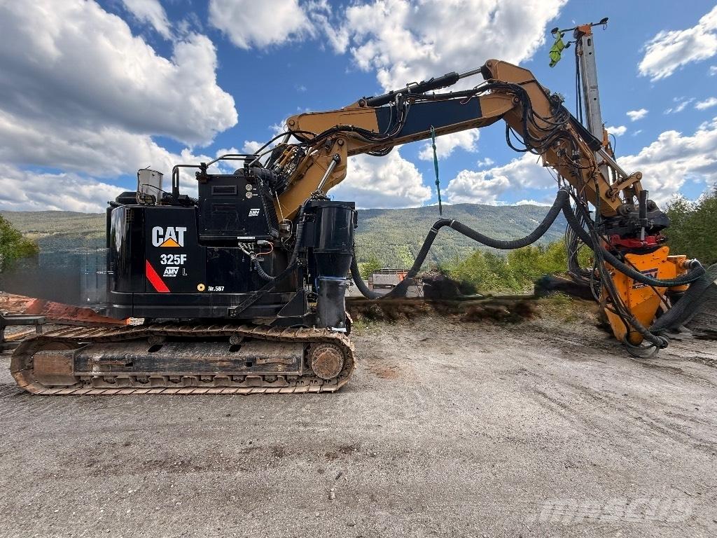 CAT 325 FL CR Speciální bagry