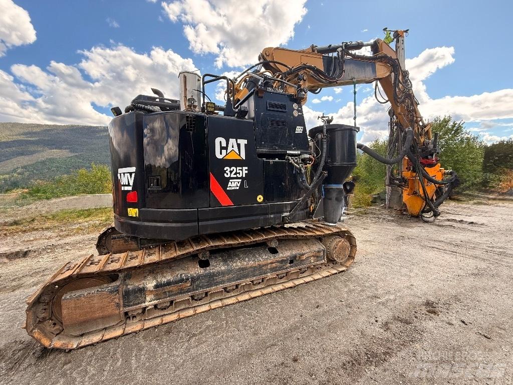 CAT 325 FL CR Speciální bagry