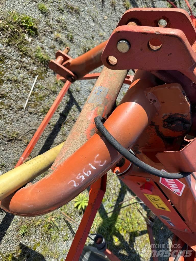 Kuhn GF6301 MH Obraceče a shrabovače sena