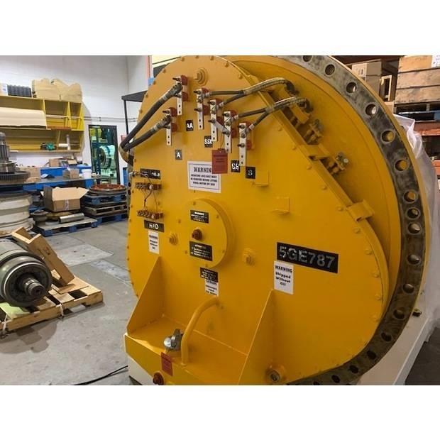 Komatsu 830 E Kloubové dempry