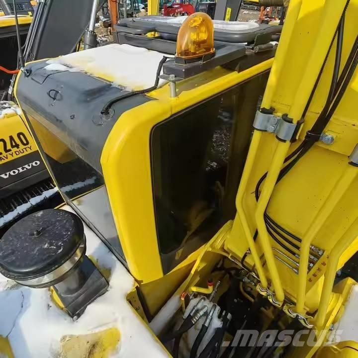 Komatsu PC 210 LC Pásová rýpadla