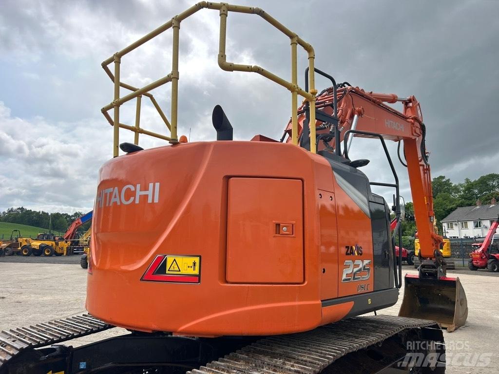 Hitachi ZX225 USLC-7 Pásová rýpadla