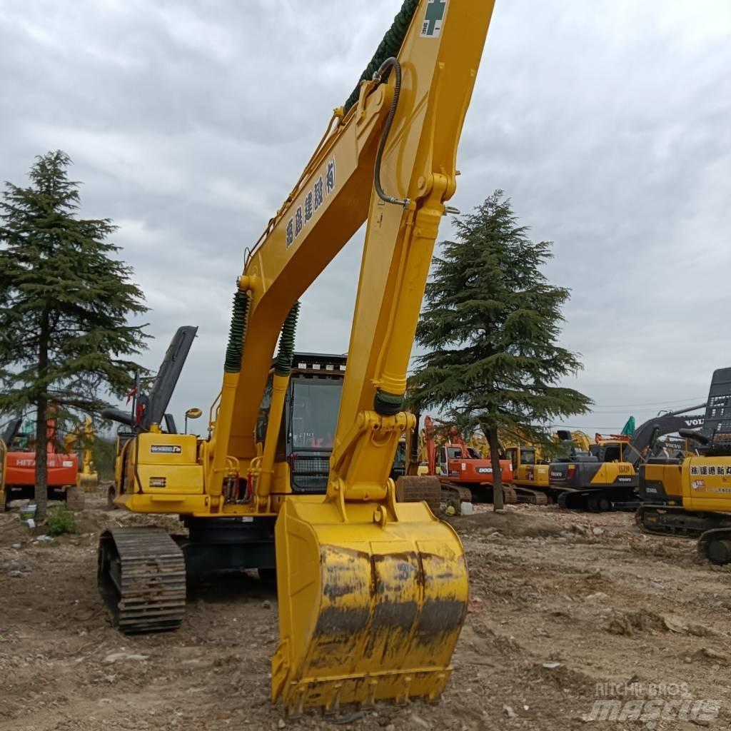 Komatsu PC 220-8 Pásová rýpadla