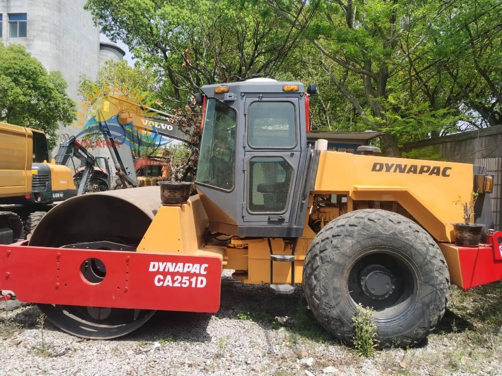 Dynapac CA 251 D Tahačové válce