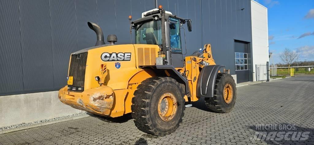CASE 821 F Kolové nakladače