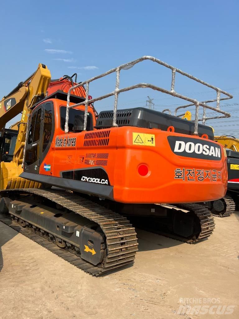 Doosan DX300 Kolová rýpadla