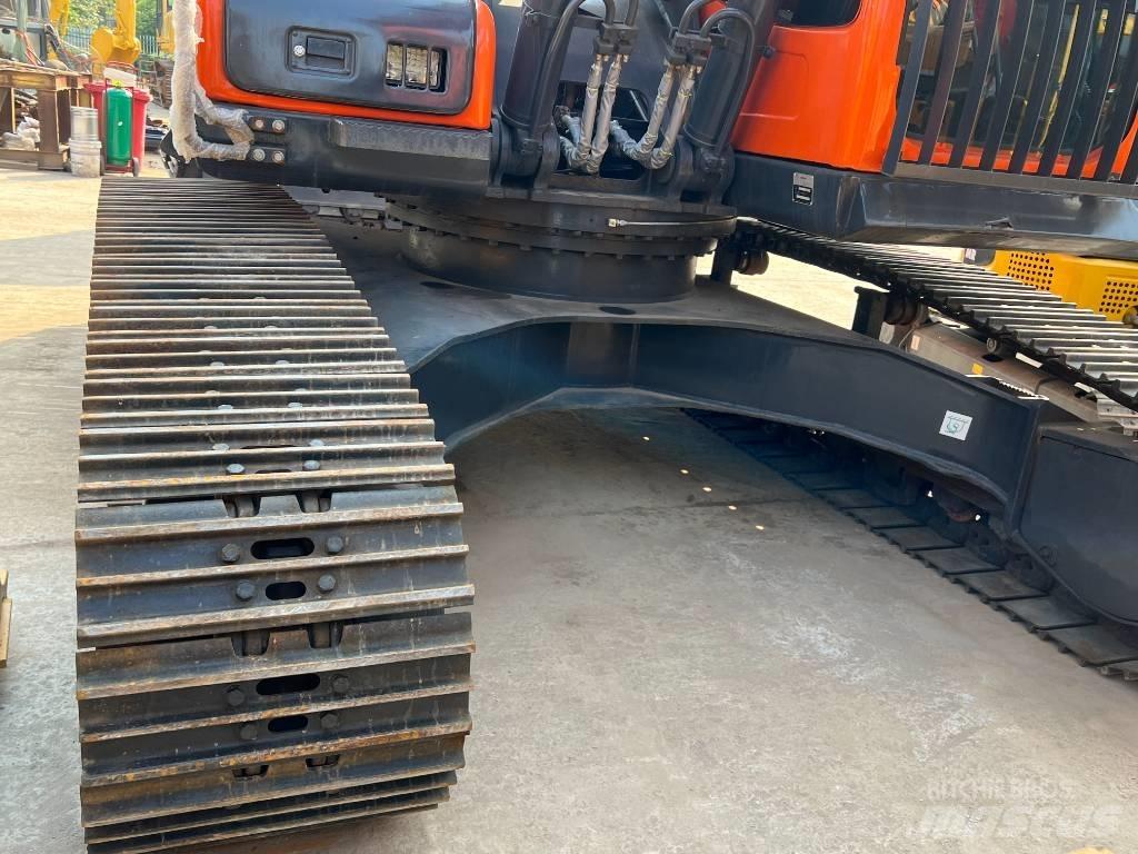Doosan DX300 Kolová rýpadla