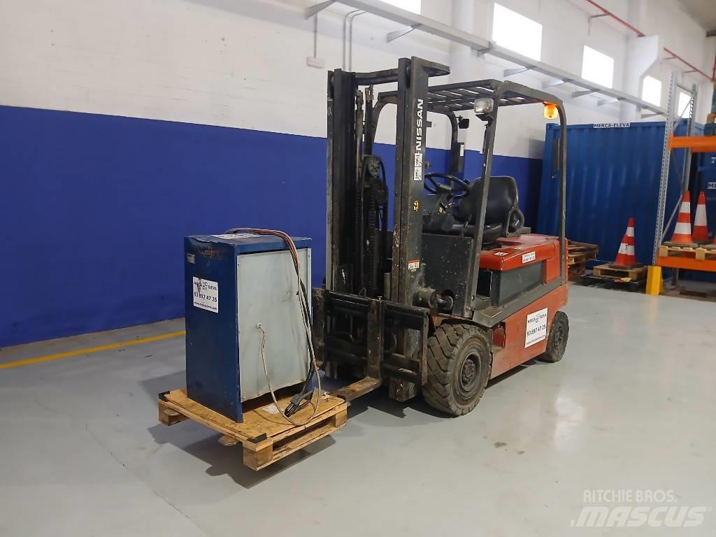 Nissan Q02 L 20 CU Akumulátorové vozíky