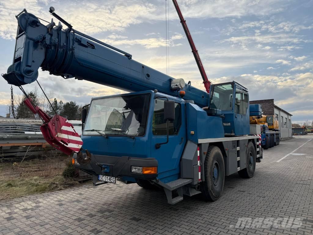 Liebherr LTM 1030-2 Univerzální terénní jeřáby