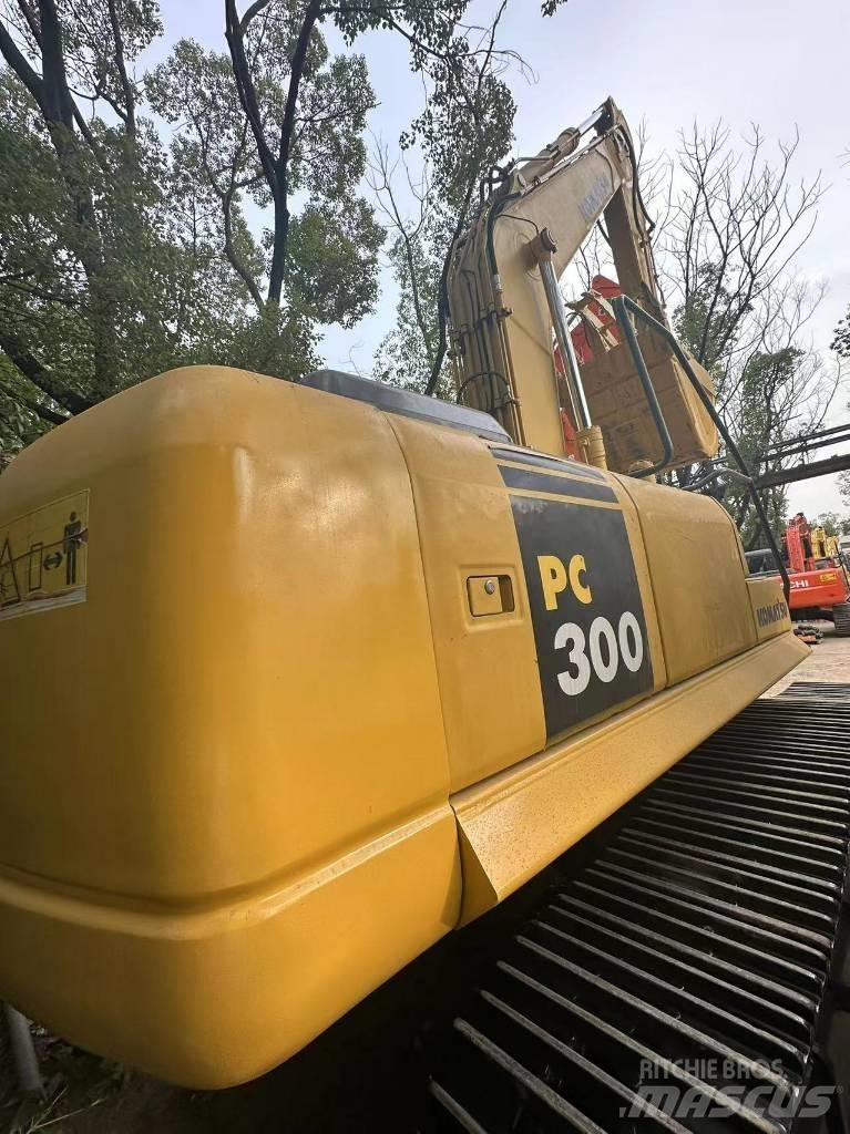 Komatsu PC 300 Pásová rýpadla
