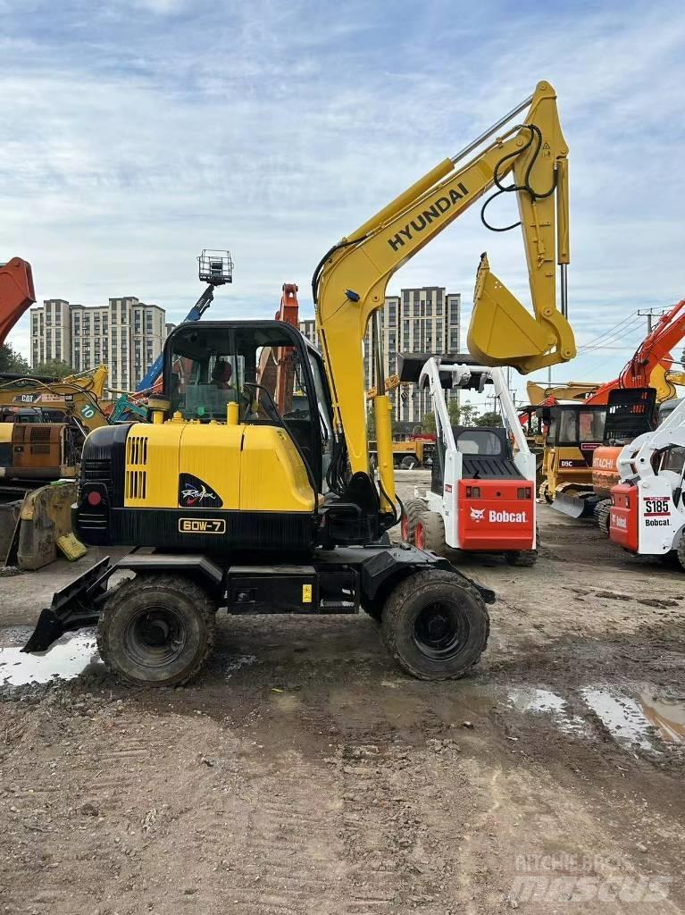 Hyundai R60-7 Kolová rýpadla